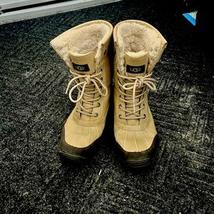Ugg winter boot original size 8